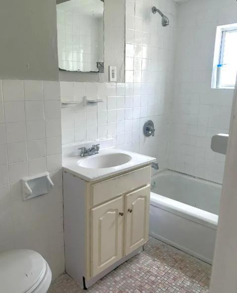 529 4th St #3L - Photo 3 of 4