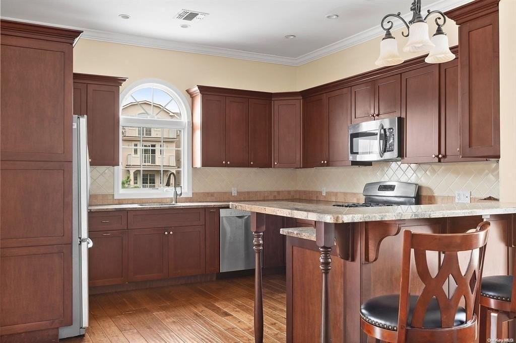 434 E Broadway #A - Photo 3 of 20