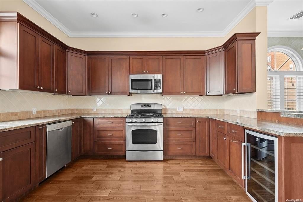 434 E Broadway #A - Photo 4 of 20