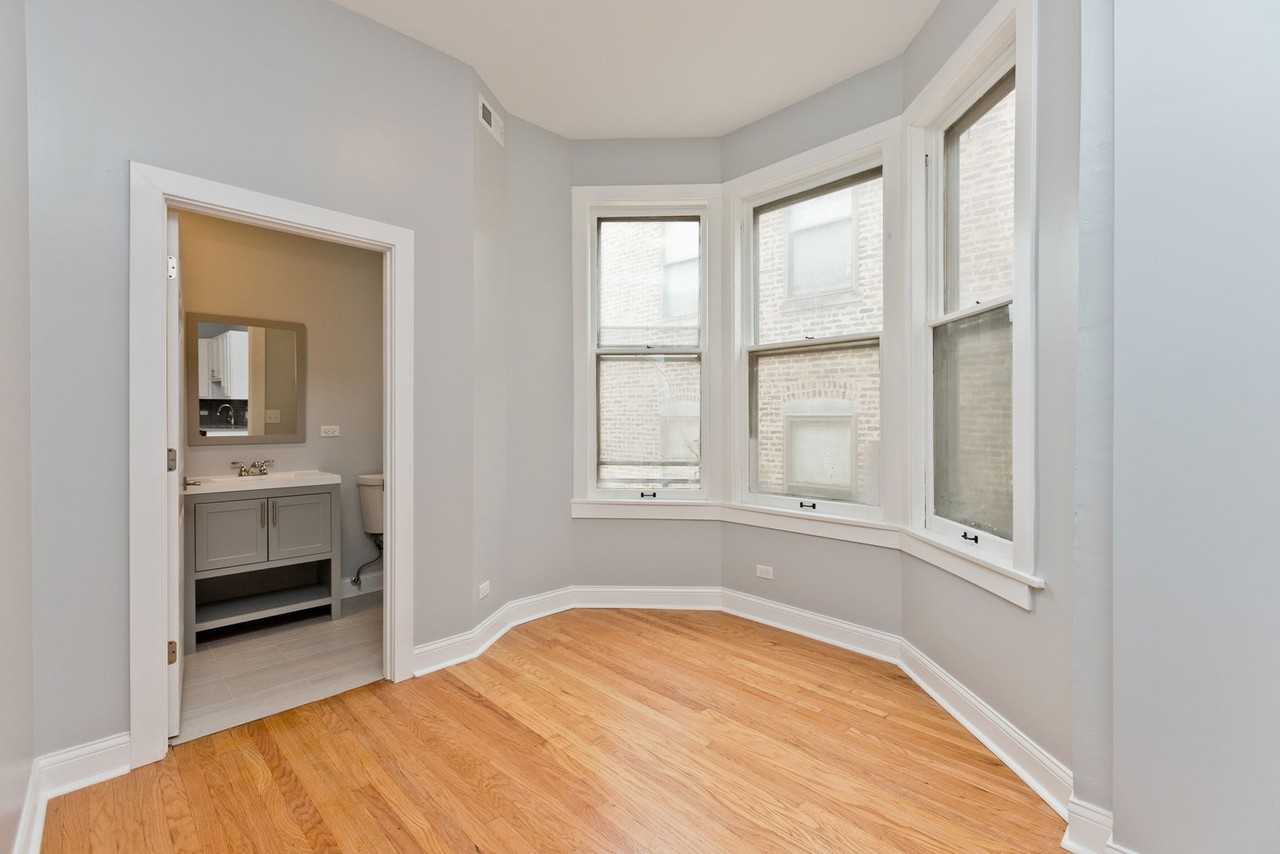 3324 W Diversey Ave #2F - Photo 2 of 8