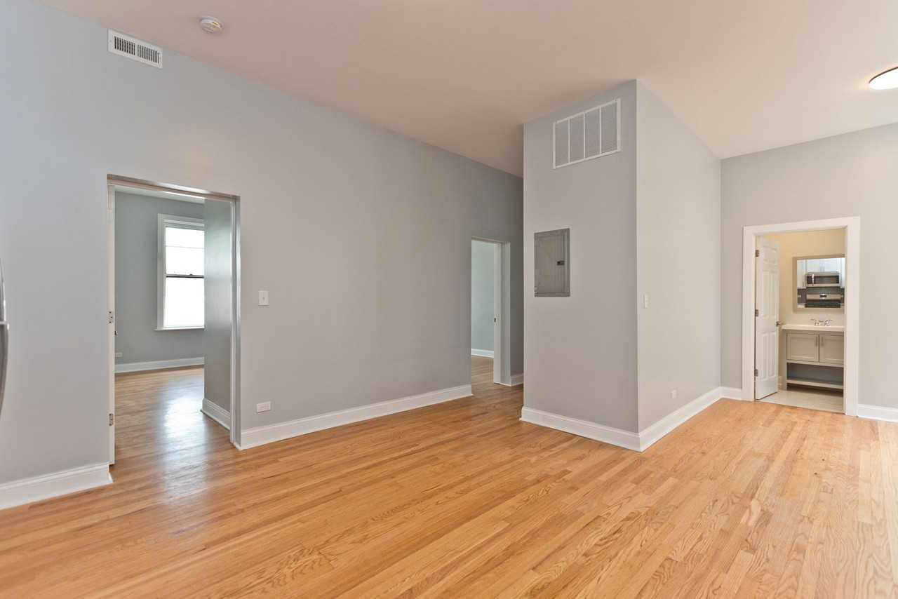 3324 W Diversey Ave #2F - Photo 4 of 8