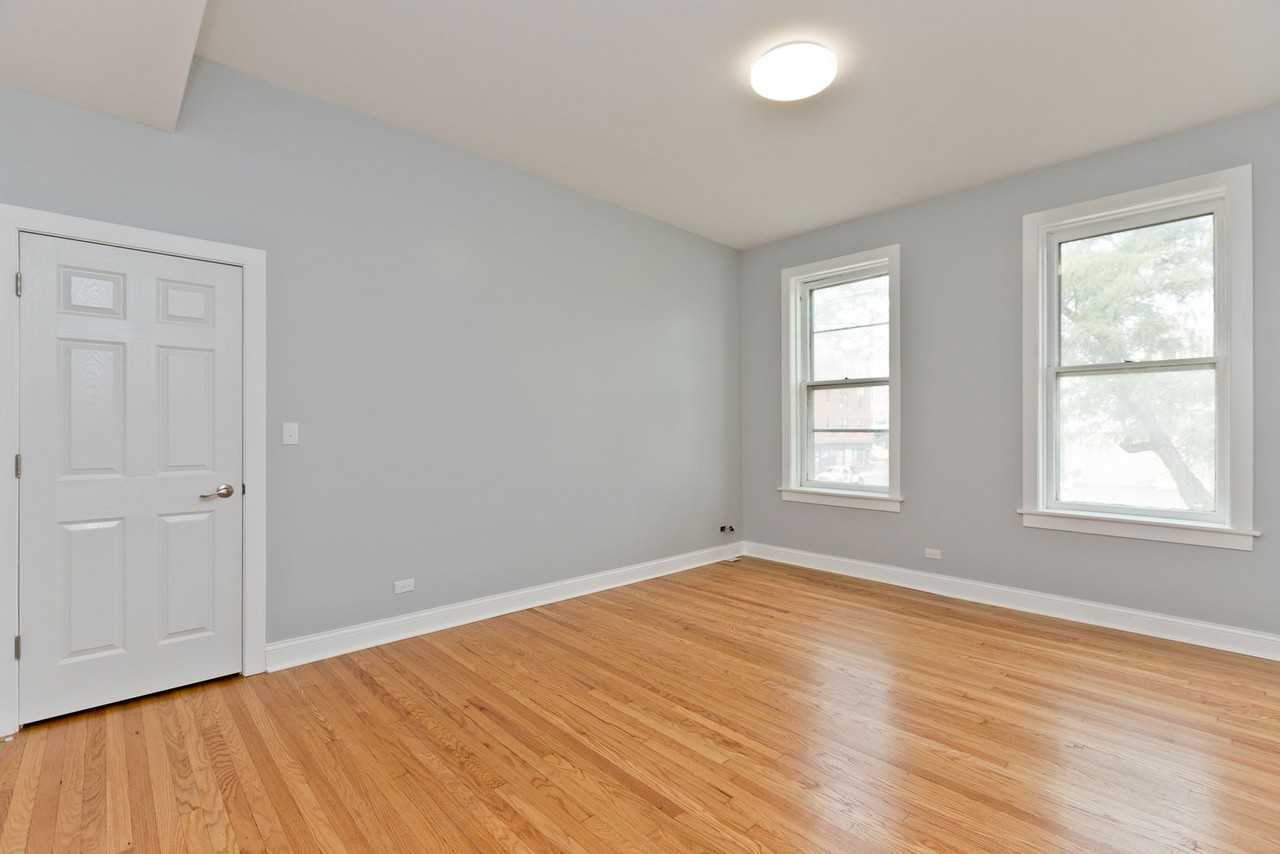 3324 W Diversey Ave #2F - Photo 6 of 8