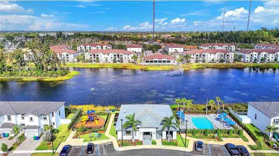 Nw 203rd Ter - Photo 4 of 5