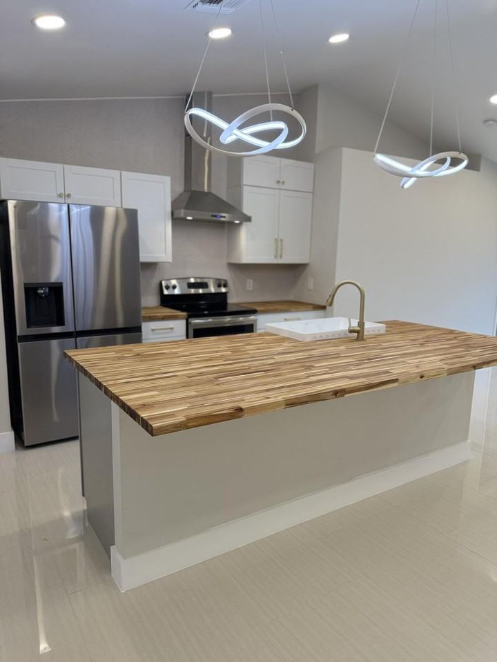 2118 Ne 22nd Pl - Photo 3 of 39