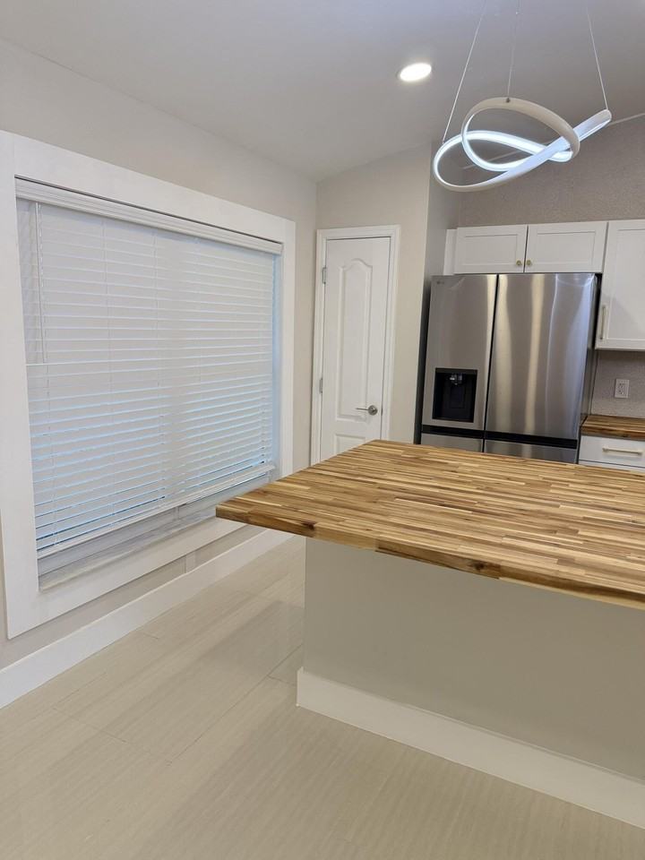 2118 Ne 22nd Pl - Photo 4 of 39