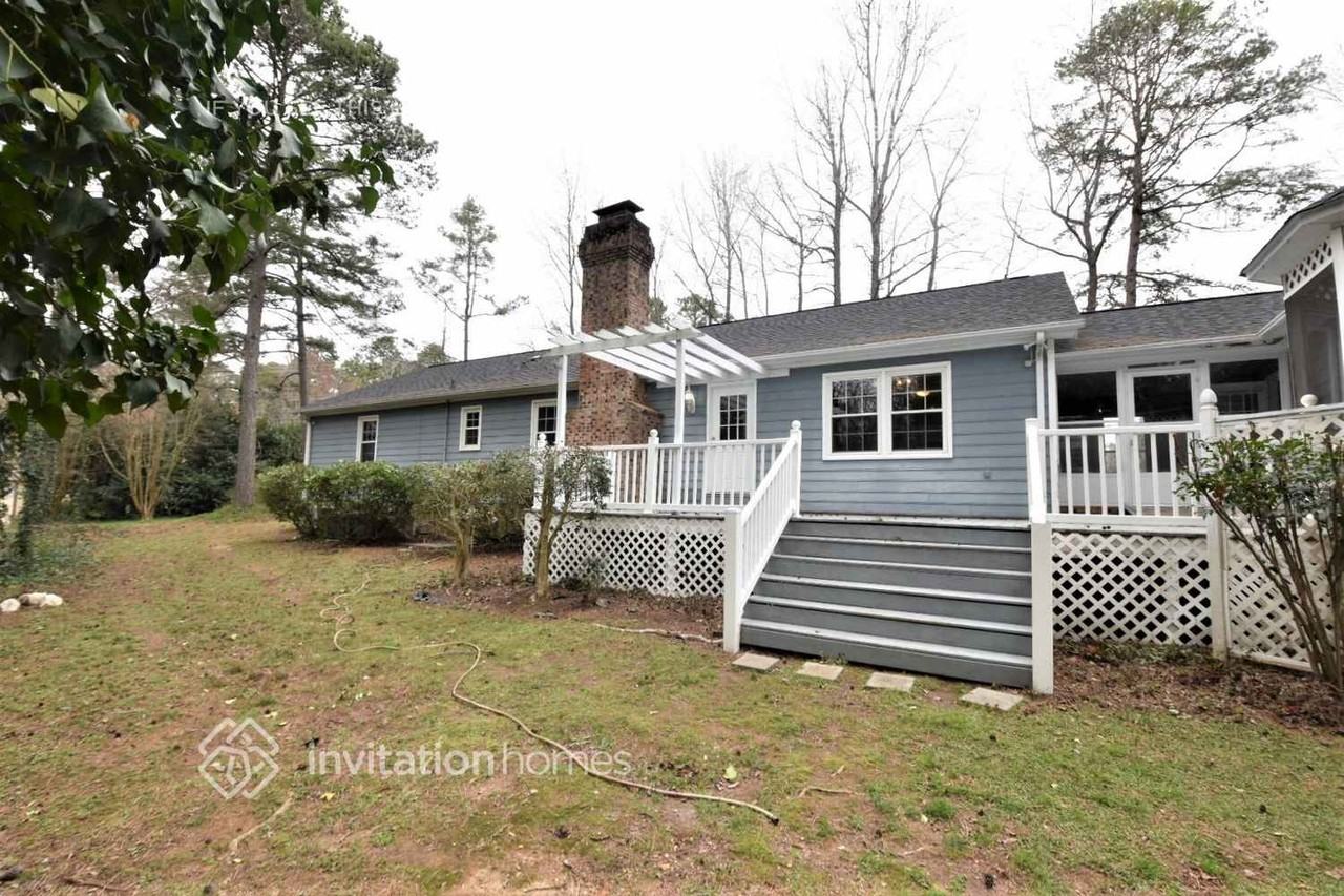 2211 Arden Dr - Photo 2 of 3