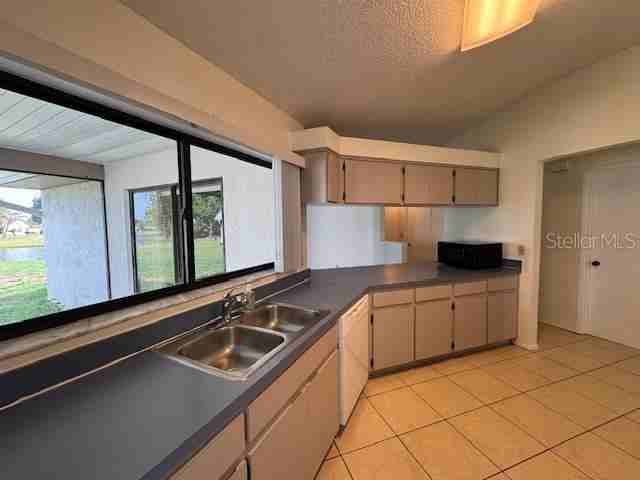 5137 Deer Creek Dr - Photo 6 of 24