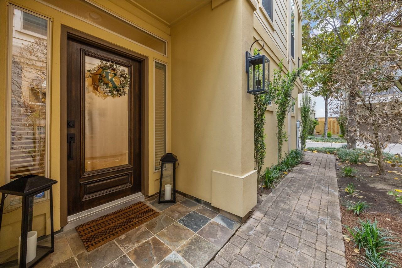 244 Detering St - Photo 4 of 19