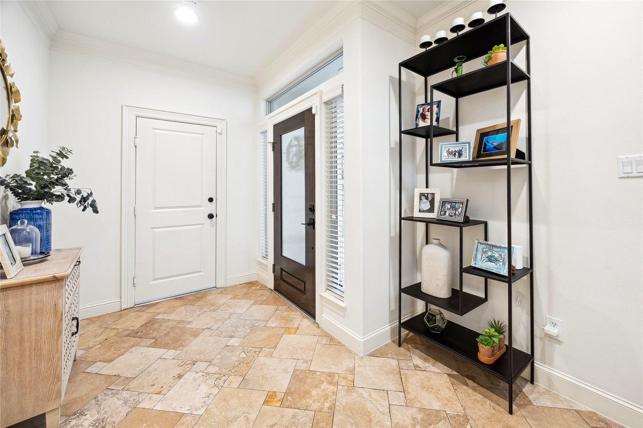 244 Detering St - Photo 5 of 19