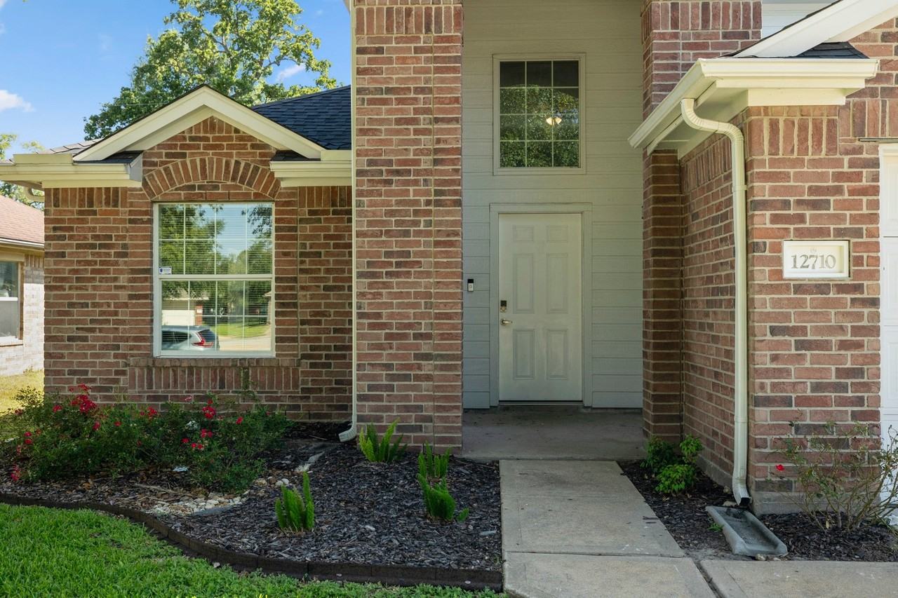 12710 Ravens Chase Ln - Photo 2 of 25