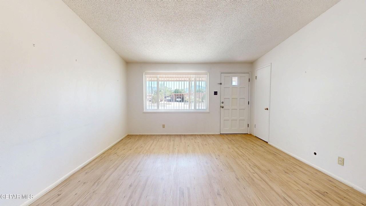 4553 Skylark Way - Photo 4 of 37