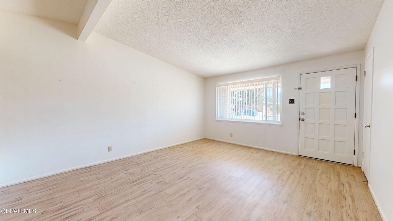 4553 Skylark Way - Photo 5 of 37