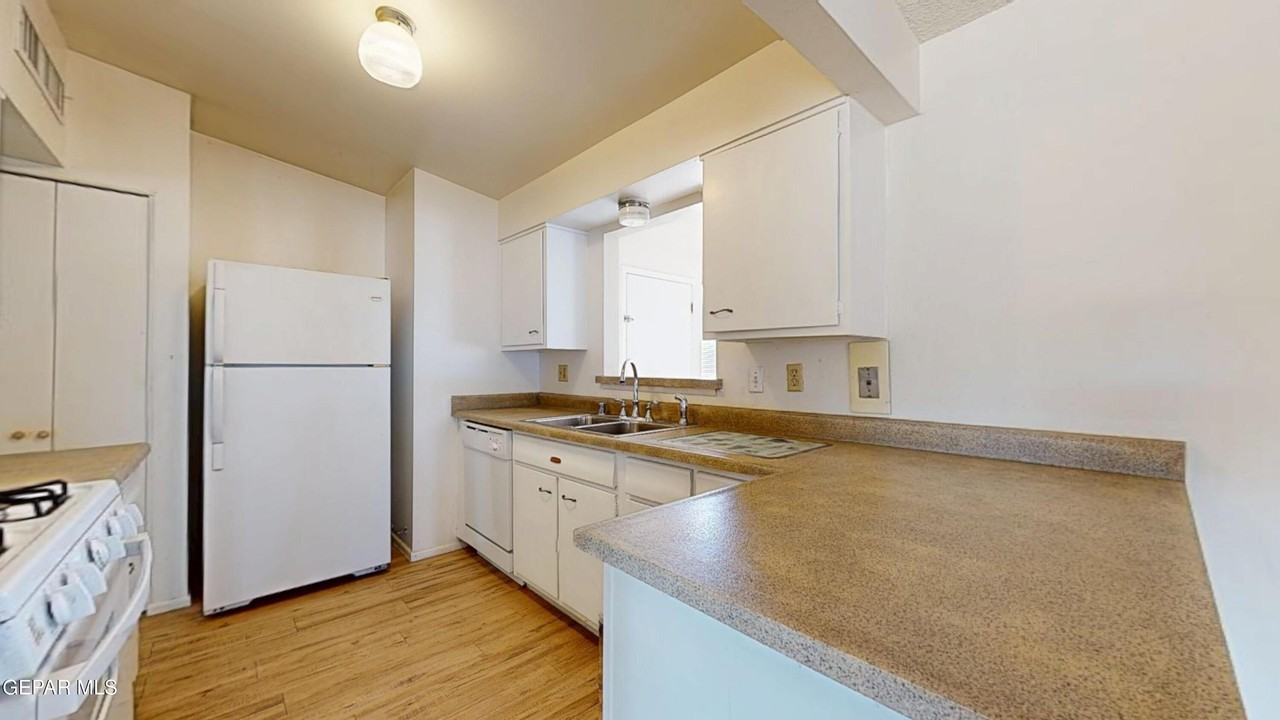 4553 Skylark Way - Photo 6 of 37