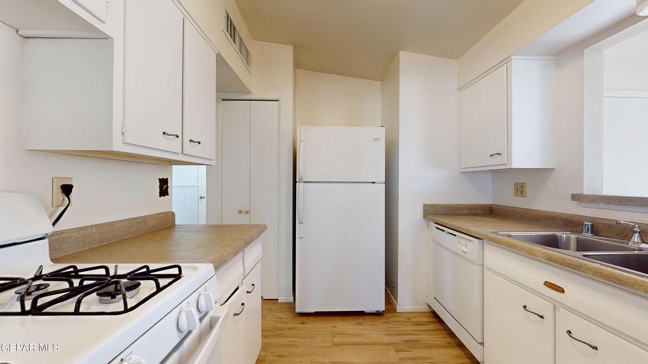 4553 Skylark Way - Photo 7 of 37