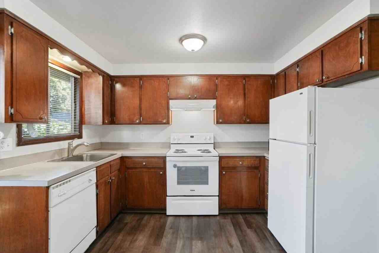 080-Salem Heights - Photo 3 of 20