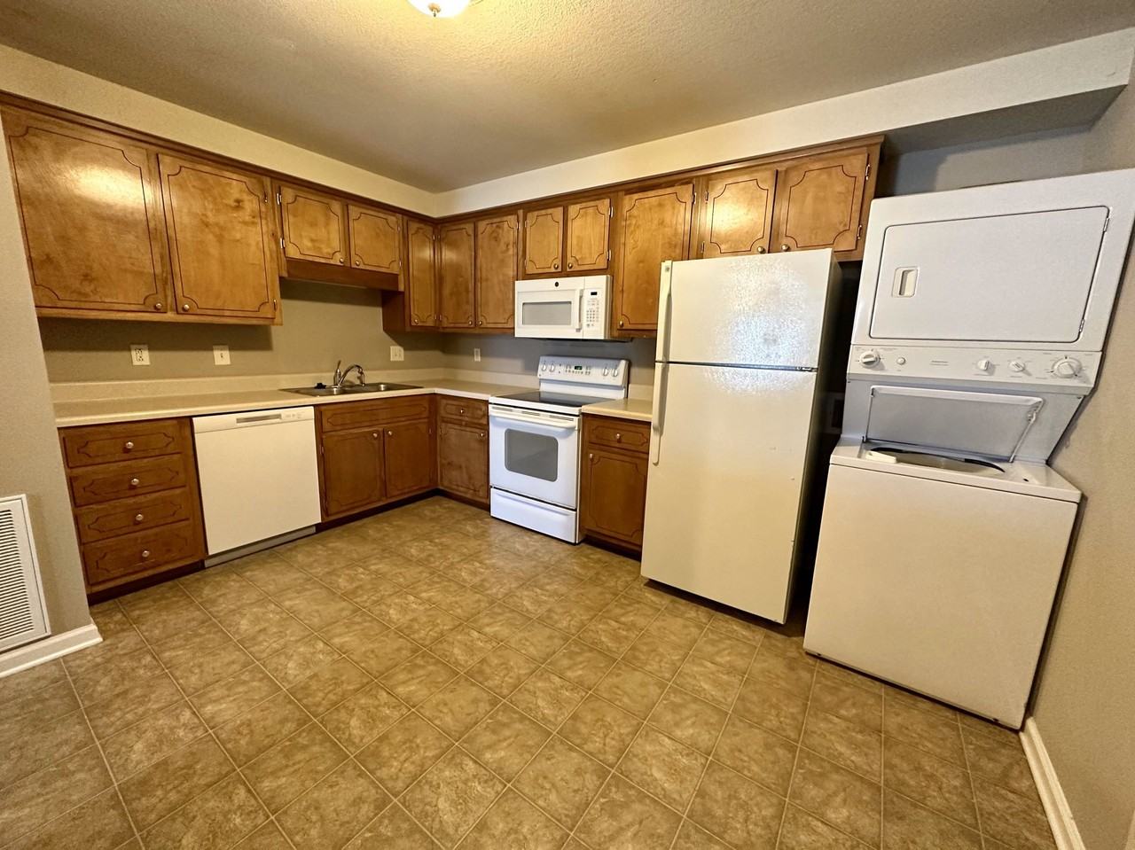 Two Bedroom Pet Friendly Apartment For Rent Near Post! - Photo 4 of 17