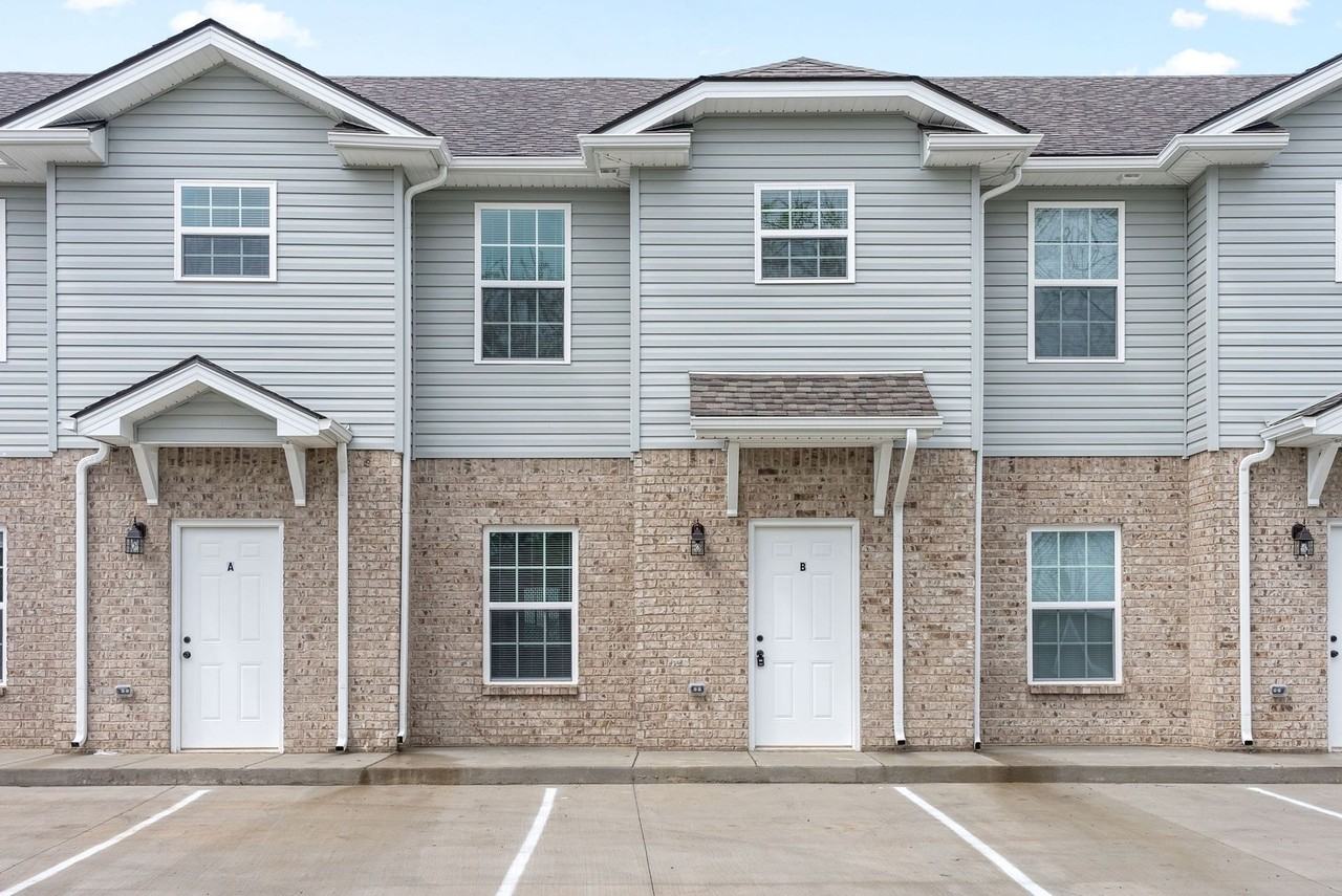 2 Bedroom Pet Friendly Townhomes Near Downtown For Rent! - Photo 3 of 25