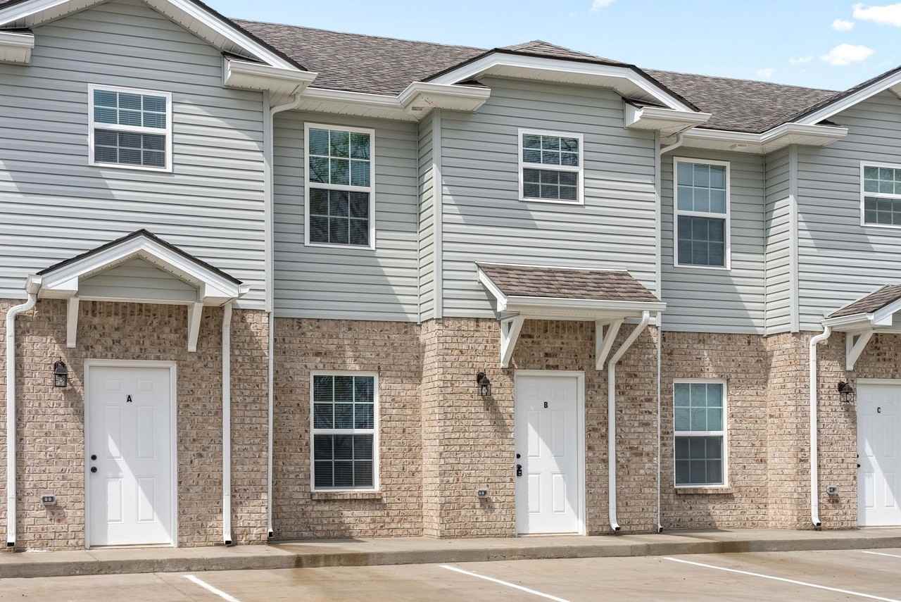 2 Bedroom Pet Friendly Townhomes Near Downtown For Rent! - Photo 4 of 25