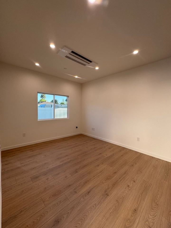2100 N Pass Ave - Photo 2 of 10