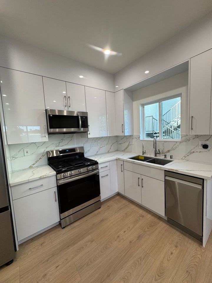 2100 N Pass Ave - Photo 4 of 10