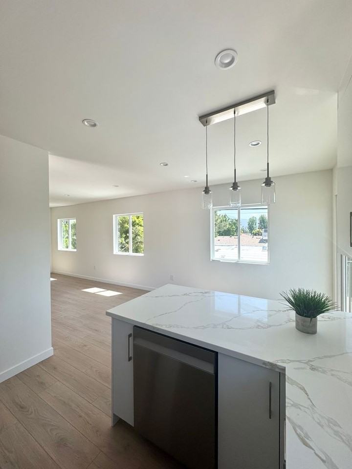 2102 N Pass Ave - Photo 2 of 19