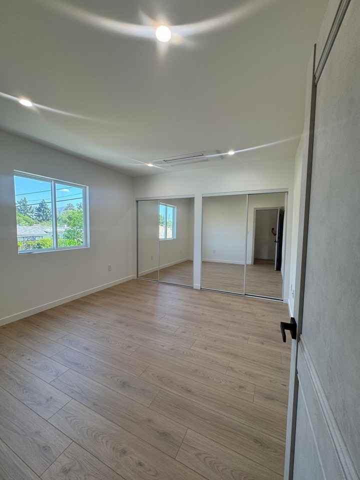 2102 N Pass Ave - Photo 6 of 19