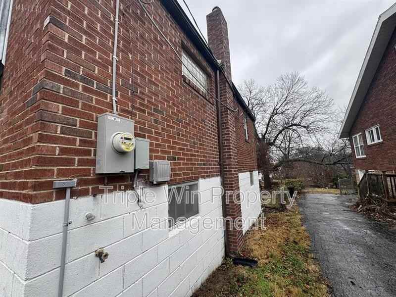 3110 Calvert Ave - Photo 3 of 27