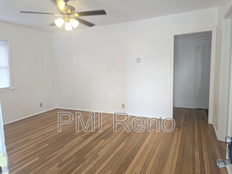 530 Burns St - Photo 2 of 17