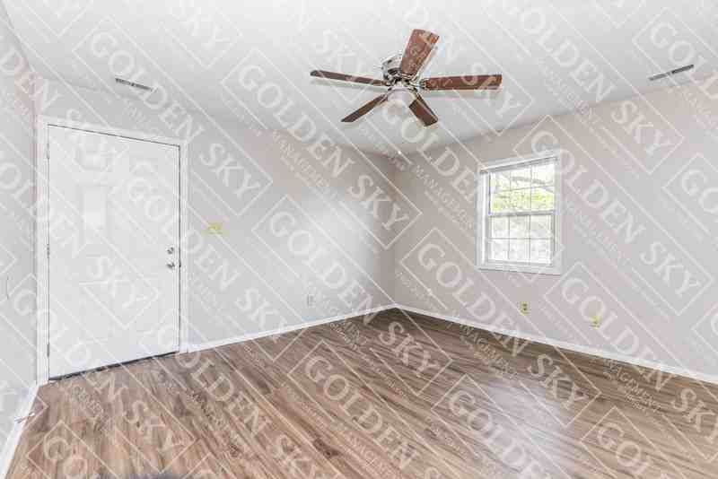 1430 W 14th St #2 - Photo 4 of 11