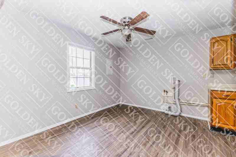 1430 W 14th St #2 - Photo 5 of 11