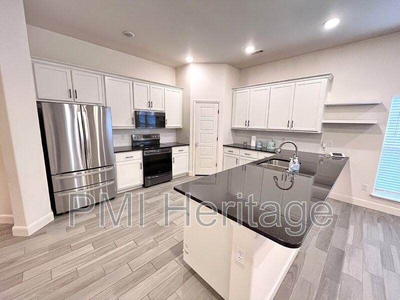 6002 Nw Meade St - Photo 6 of 23