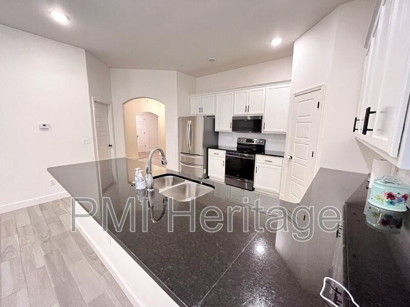 6002 Nw Meade St - Photo 7 of 23