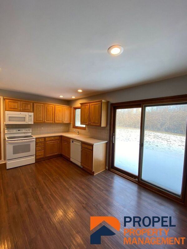 243 Randall Dr - Photo 6 of 23
