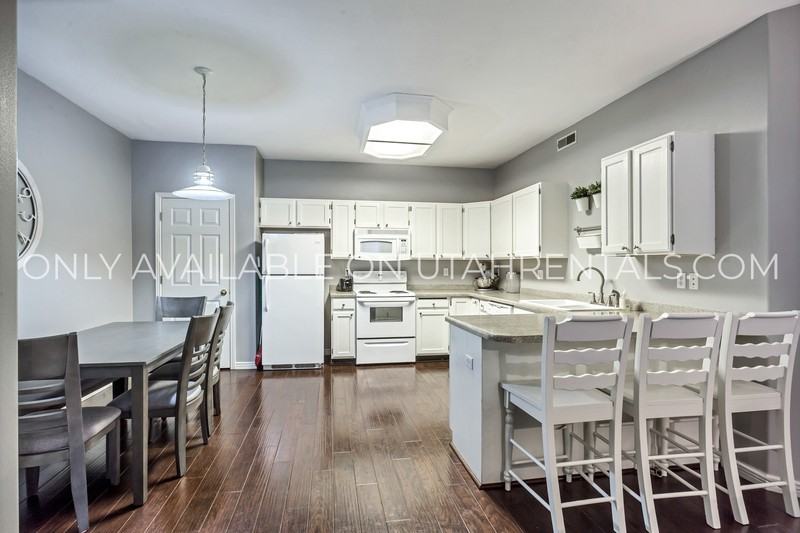 421 Belmont Pl - Photo 3 of 25