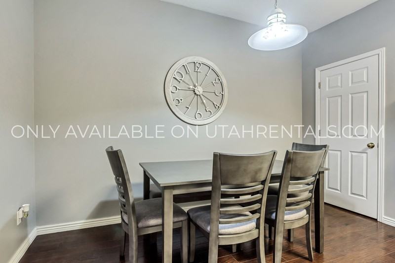 421 Belmont Pl - Photo 6 of 25