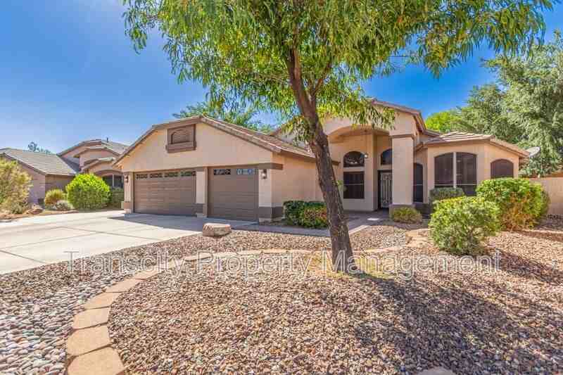 1028 E Orchid Ln - Photo 2 of 36