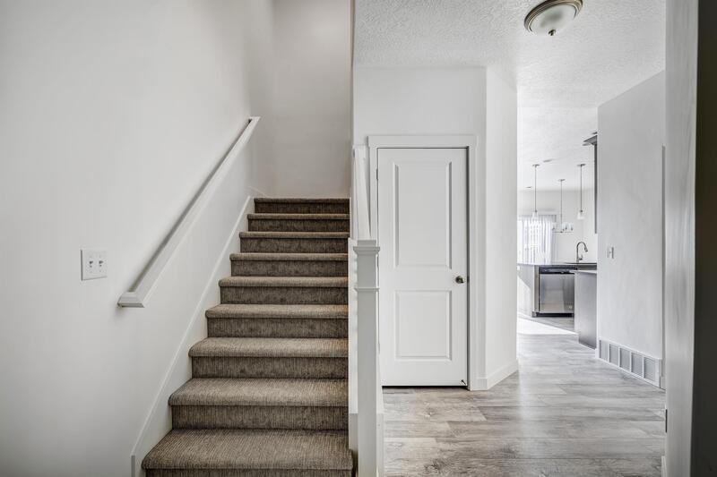 803 N Hilltop Dr - Photo 2 of 21