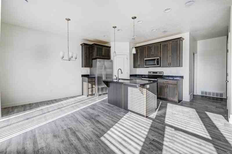 803 N Hilltop Dr - Photo 6 of 21