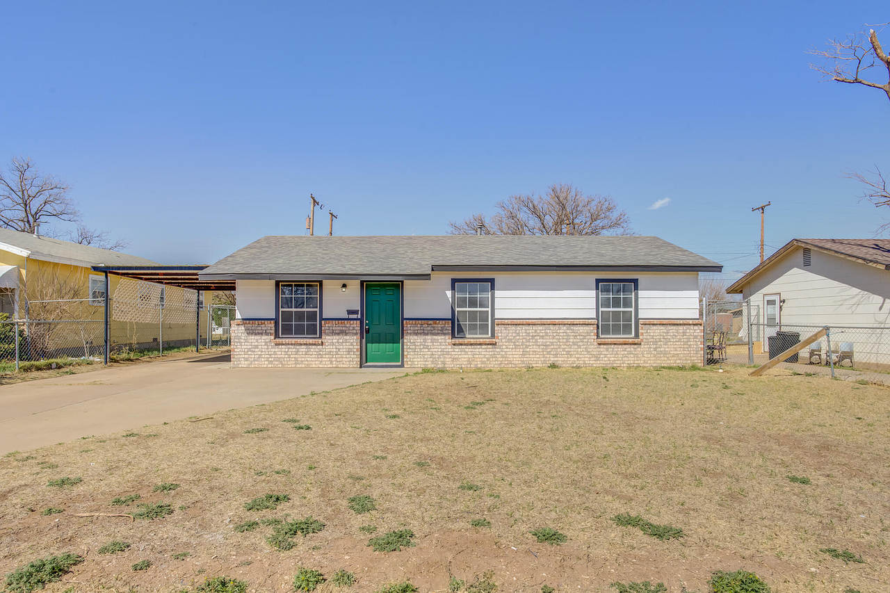 2203 E 29th St - Photo 2 of 15