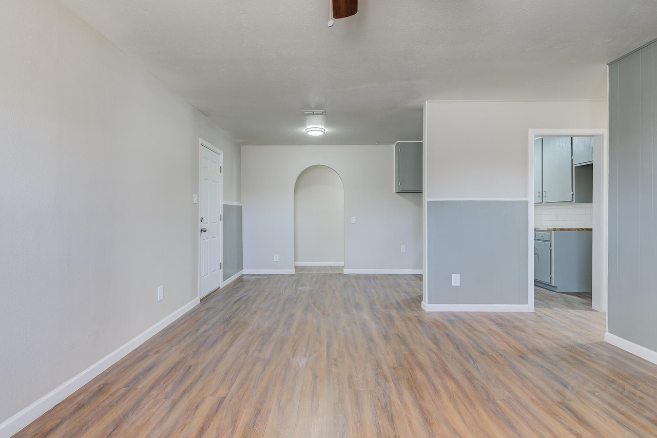 2203 E 29th St - Photo 3 of 15