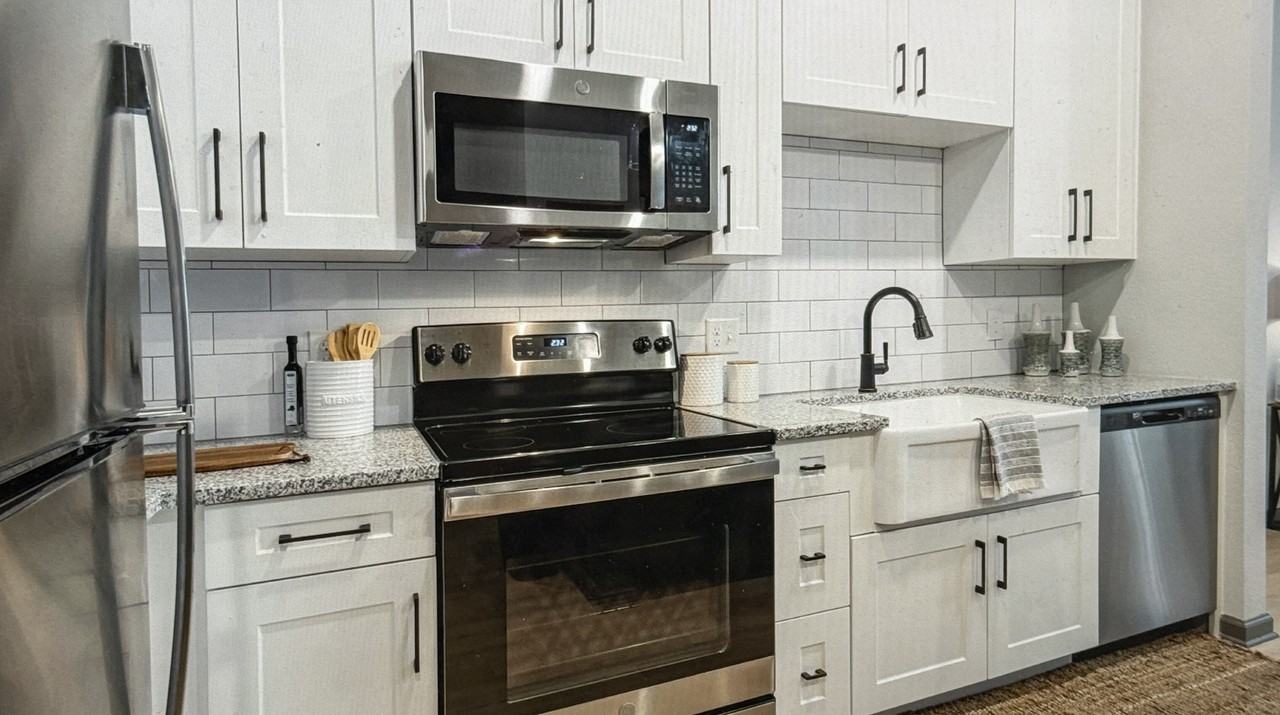 13283 N Main St - Photo 2 of 11