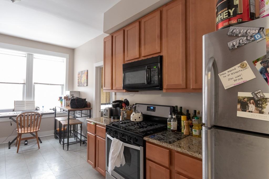 949 N Hoyne Ave #3 - Photo 2 of 20
