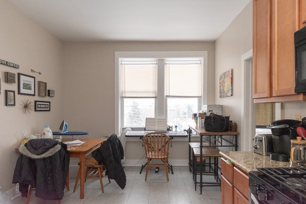 949 N Hoyne Ave #3 - Photo 3 of 20