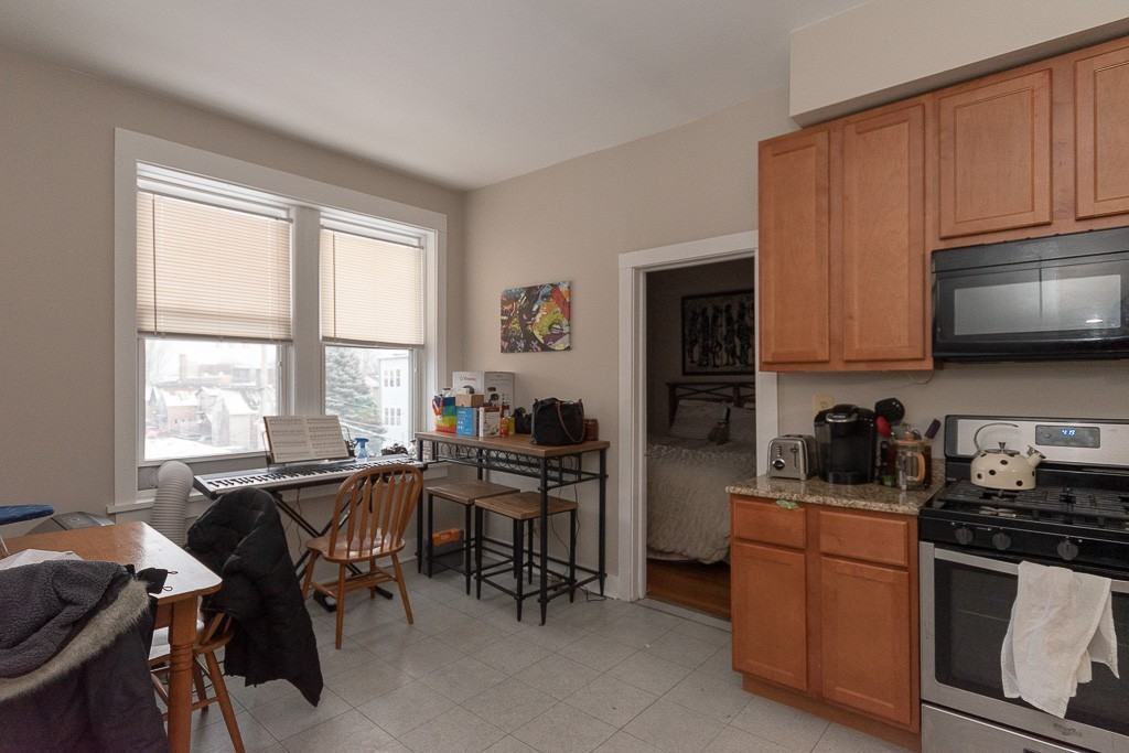 949 N Hoyne Ave #3 - Photo 4 of 20