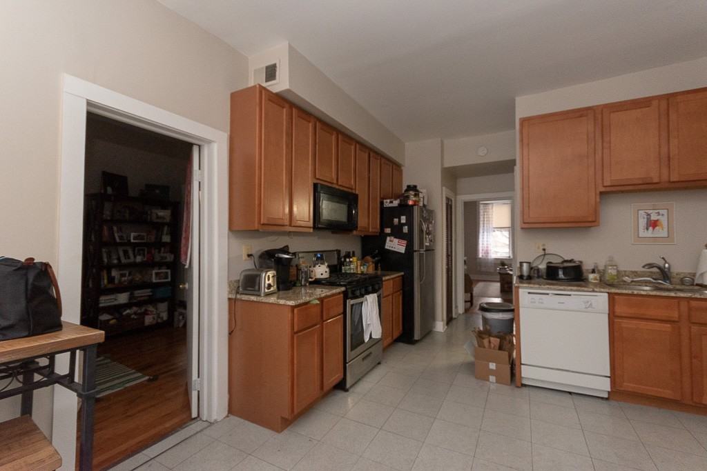 949 N Hoyne Ave #3 - Photo 5 of 20