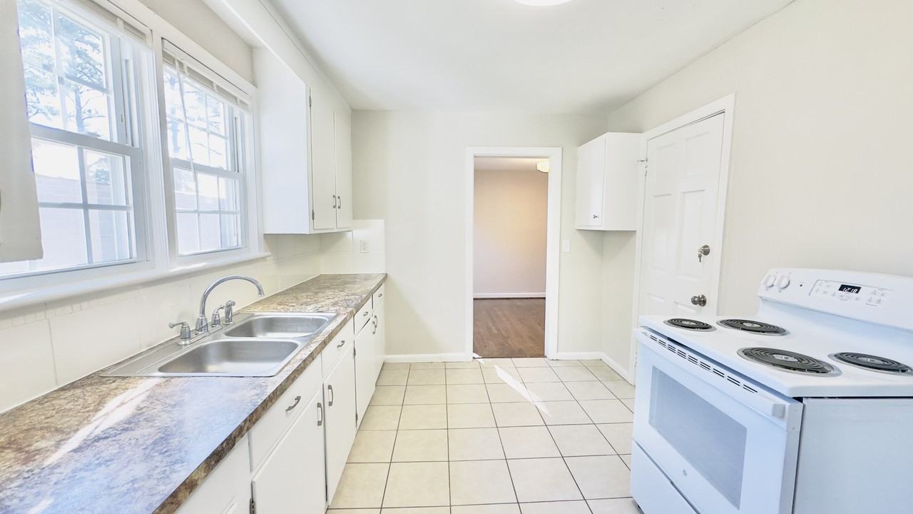 7738 Castleton Pl - Photo 3 of 28