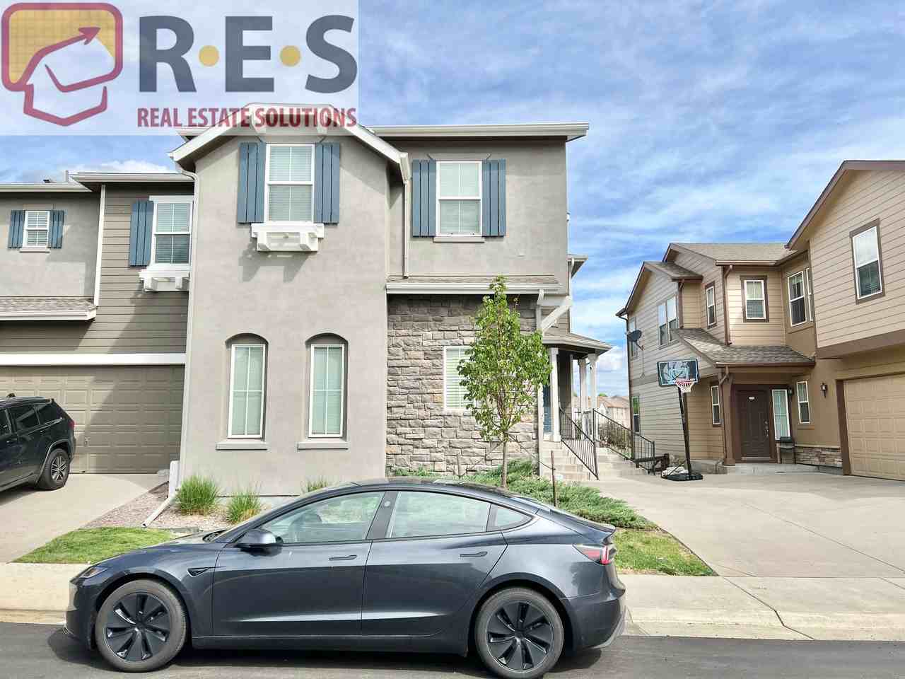 11885 E Maplewood Ave - Photo 2 of 33