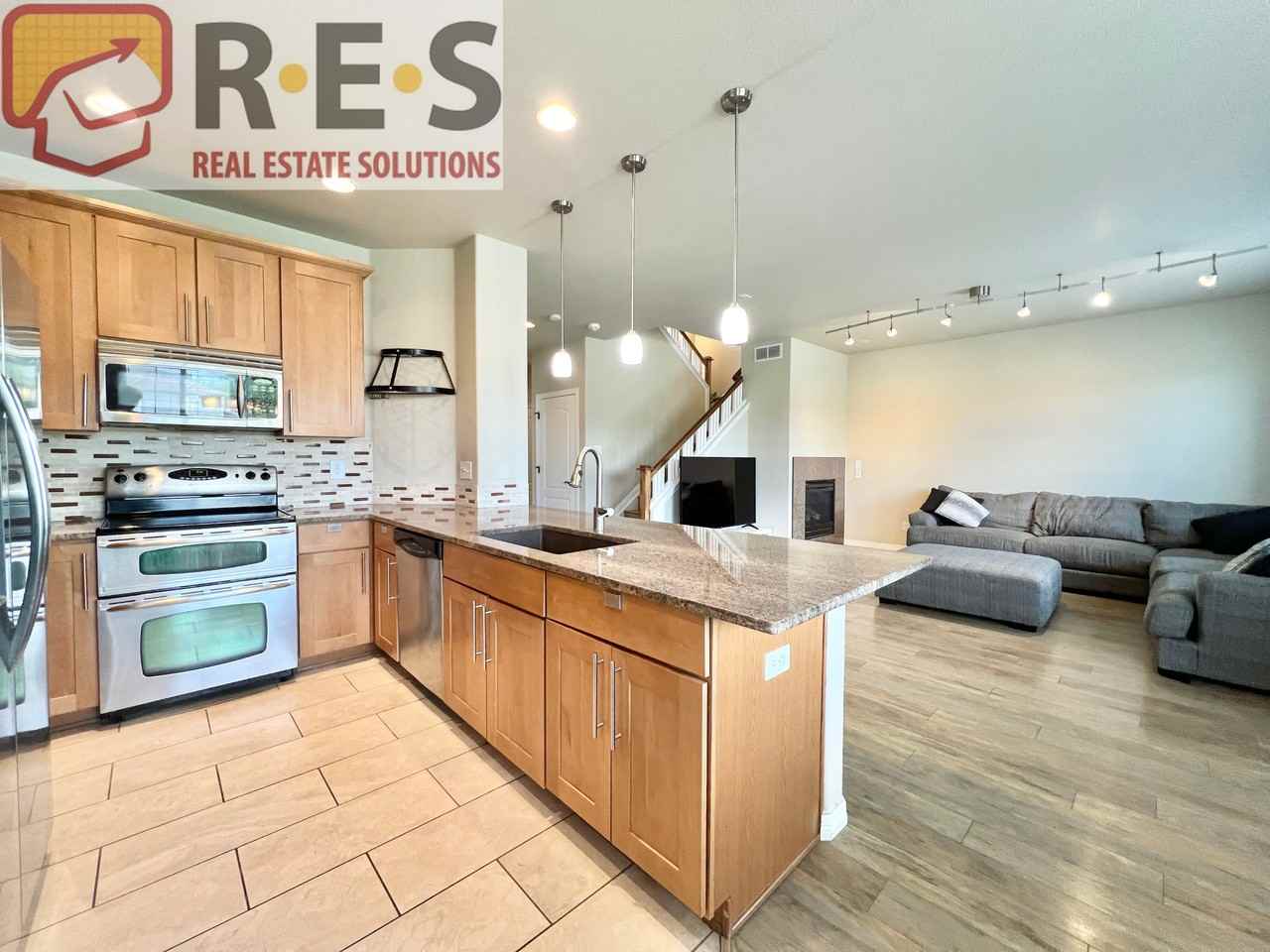 11885 E Maplewood Ave - Photo 3 of 33