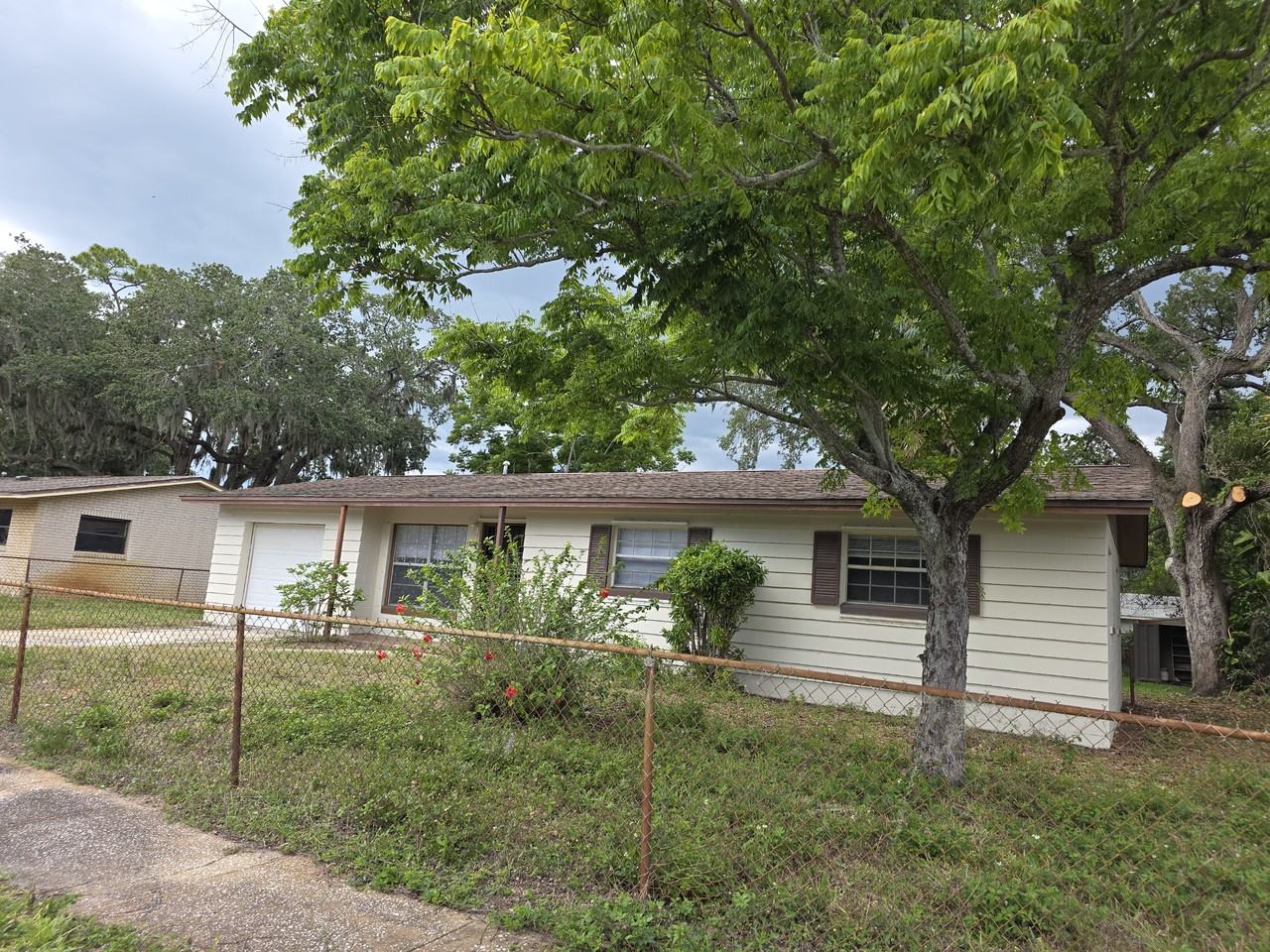 1030 Pine Valley Ln - Photo 3 of 18