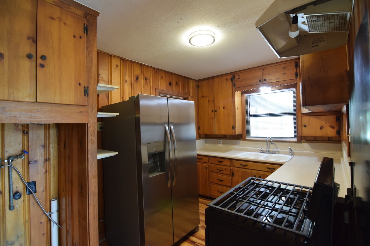 209 E Zenith Ave - Photo 4 of 19